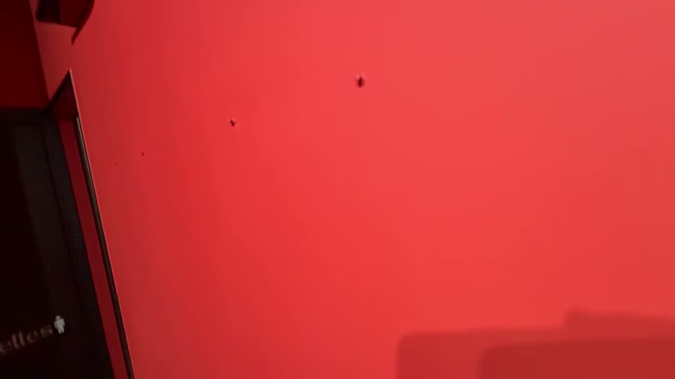 Résultat du mur peint en rouge sur le même chantier